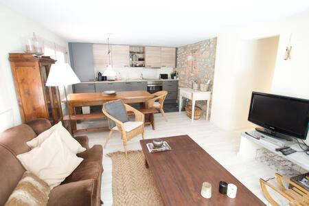 Apartament Central Amb Terrassa Альп Экстерьер фото